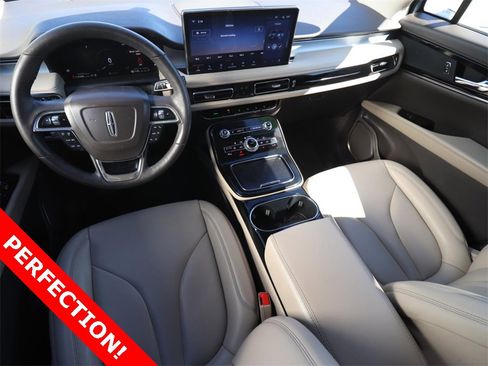 Used 2022 Lincoln Nautilus FWD w/ Premium Package image 4