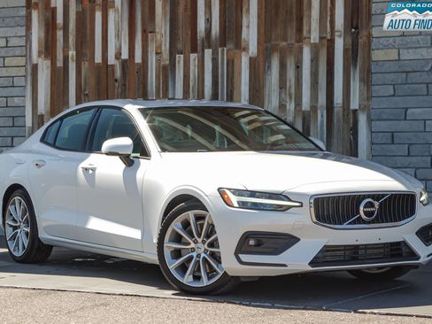 Used 2021 Volvo S60 T6 Momentum AWD/4WD image 9