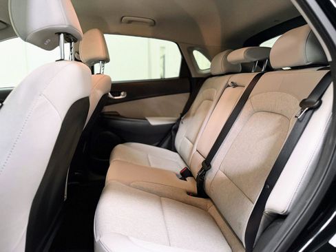 Used 2023 Hyundai Kona SE image 16