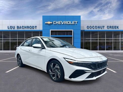 Used 2025 Hyundai Elantra SEL FWD image 1
