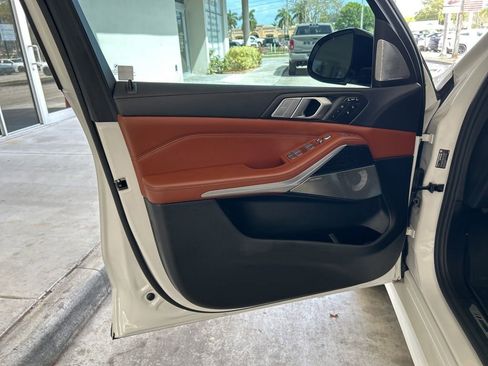 Used 2022 BMW X7 M50i image 46