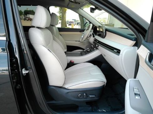 Used 2024 Hyundai Palisade Limited FWD image 20