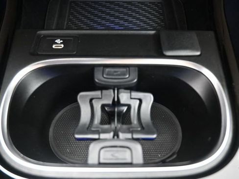 Used 2025 Mercedes-Benz CLA 250 4MATIC image 3