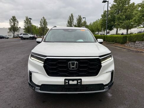 Used 2023 Honda Pilot Touring image 2