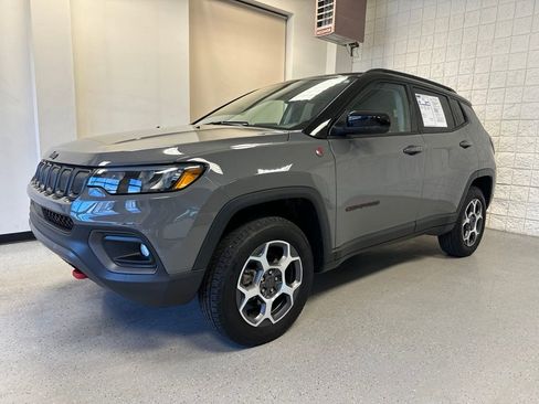 Used 2022 Jeep Compass Trailhawk w/ Trailhawk Convenience Group AWD/4WD image 2