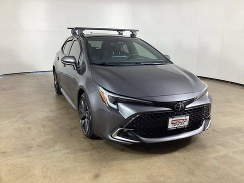Used 2025 Toyota Corolla XSE FWD image 3
