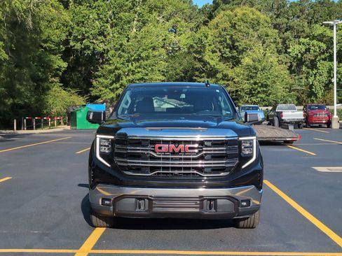 Used 2024 GMC Sierra 1500 SLT AWD/4WD image 9
