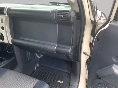 Used 2010 Toyota FJ Cruiser 2WD w/ TRD Sport Pkg image 17