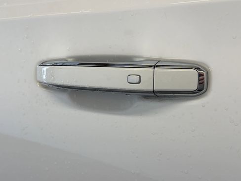 Used 2024 GMC Yukon Denali image 12