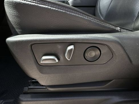 Used 2022 GMC Yukon XL Denali RWD image 20