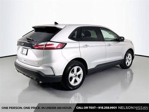 Used 2019 Ford Edge SE image 5