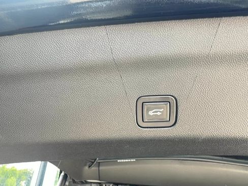 Used 2021 GMC Yukon SLT w/ Rear Media and Nav Package AWD/4WD image 11
