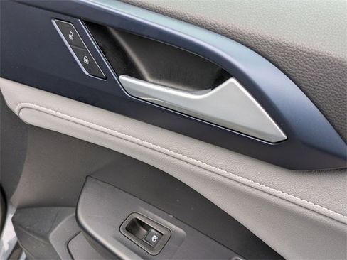 Used 2024 Volkswagen Taos SE image 28