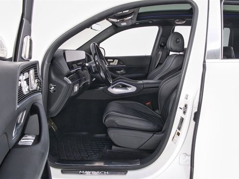 Used 2024 Mercedes-Benz Maybach GLS 600 4MATIC image 32