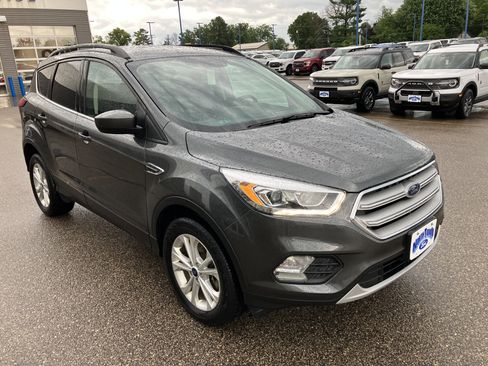 Used 2019 Ford Escape SEL image 4