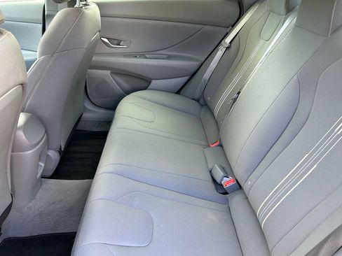 Used 2025 Hyundai Elantra Hybrid FWD image 16
