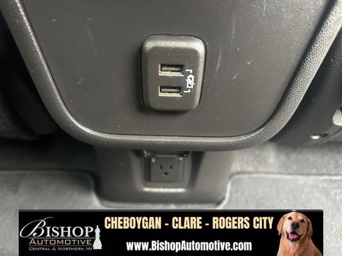 Used 2024 GMC Terrain SLT AWD/4WD image 27