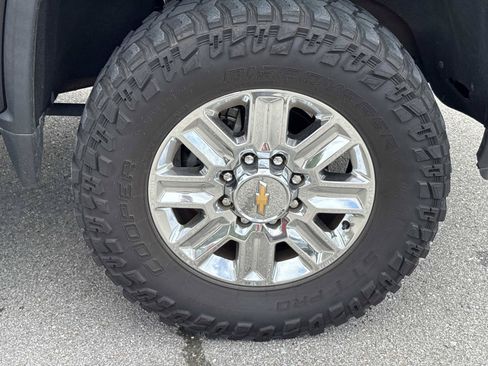 Used 2024 Chevrolet Silverado 2500 High Country w/ High Country Premium Package AWD/4WD image 10