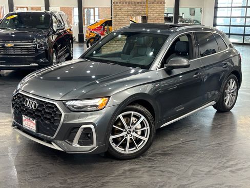 Used 2022 Audi Q5 e Prestige w/ Prestige Package image 2