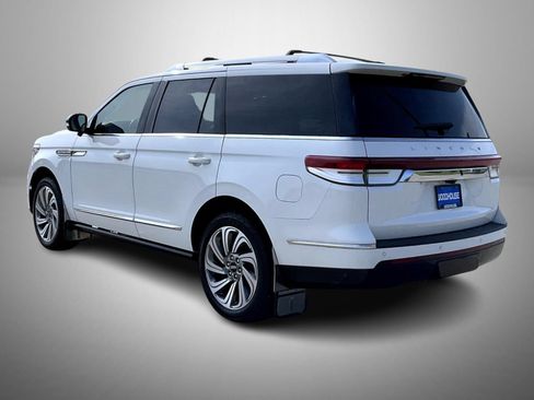 Certified 2023 Lincoln Navigator Reserve AWD/4WD image 7
