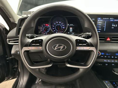 Used 2023 Hyundai Elantra SEL w/ Winter Weather Package image 7