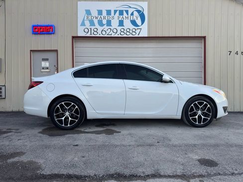 Used 2017 Buick Regal Sport Touring image 14