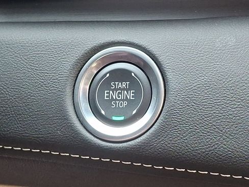 Certified 2024 Cadillac Escalade ESV Premium Luxury w/ Performance Package AWD/4WD image 25