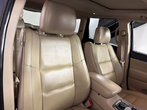 Used 2021 Jeep Grand Cherokee Limited AWD/4WD image 25