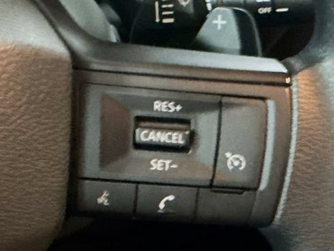 Used 2025 Nissan Rogue S AWD/4WD image 10
