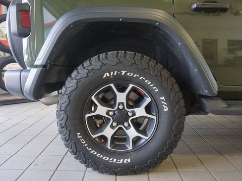 Used 2021 Jeep Wrangler Unlimited Rubicon w/ Cold Weather Group AWD/4WD image 28