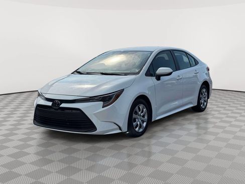 Used 2024 Toyota Corolla LE FWD image 3