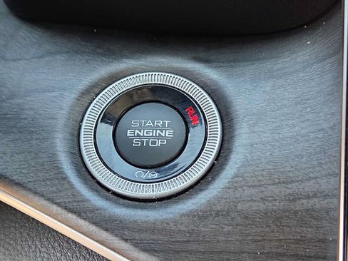 Used 2023 Jeep Grand Cherokee L Limited RWD image 23