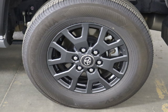 Used 2025 Toyota 4Runner SR5 AWD/4WD image 36