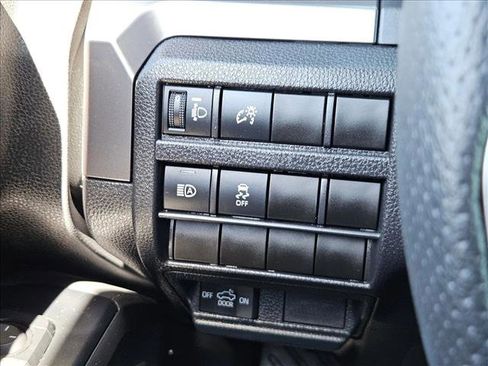 Certified 2025 Toyota Tacoma SR5 AWD/4WD image 15