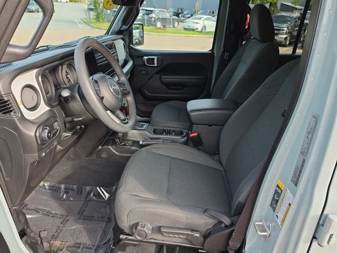 Used 2024 Jeep Wrangler Unlimited w/ Convenience Group AWD/4WD image 9