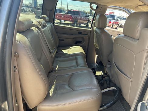 Used 2006 Chevrolet Silverado 2500 LT w/ Heavy-Duty Power Package AWD/4WD image 18