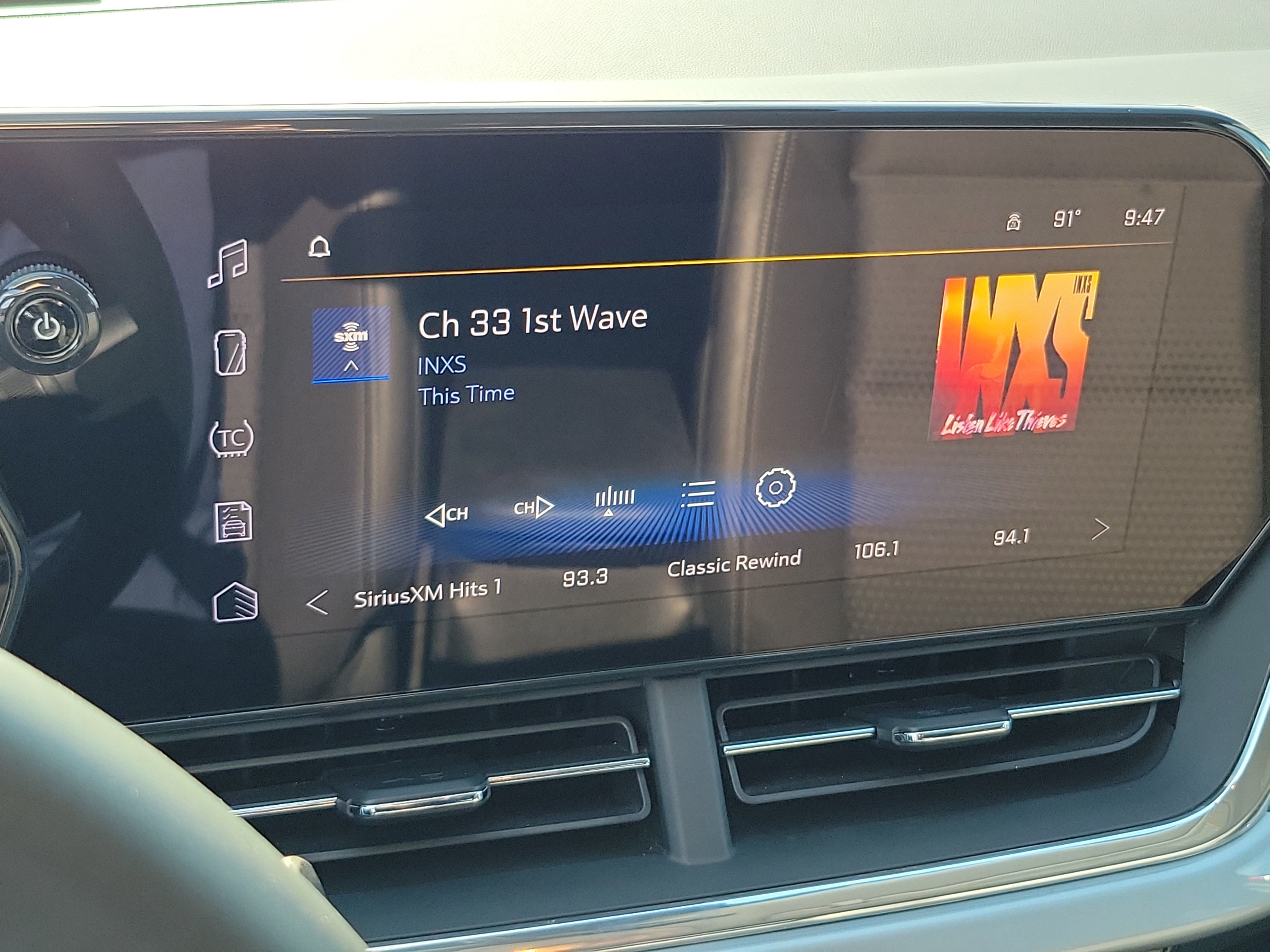 Used 2025 Chevrolet Trax LT w/ LT Convenience Package FWD image 25