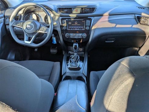 Used 2020 Nissan Rogue Sport S image 17