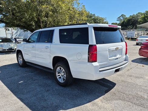 Used 2019 Chevrolet Suburban LT image 3