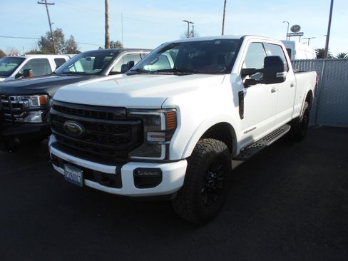 Used 2020 Ford F250 Lariat image 3