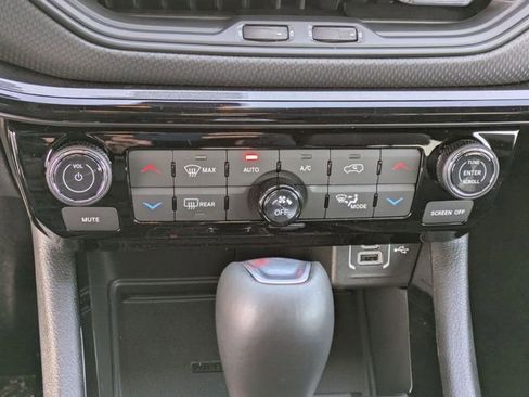 Certified 2026 Jeep Compass Latitude w/ Sun and Sound Group AWD/4WD image 20