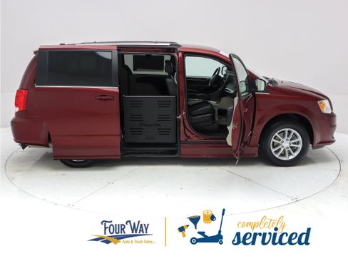 Used 2020 Dodge Grand Caravan SXT FWD image 4