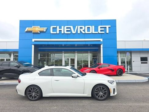 Used 2022 BMW 230i Coupe w/ Convenience Package RWD image 2