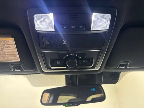 Used 2018 Toyota Tacoma TRD Off-Road w/ Technology Package AWD/4WD image 23