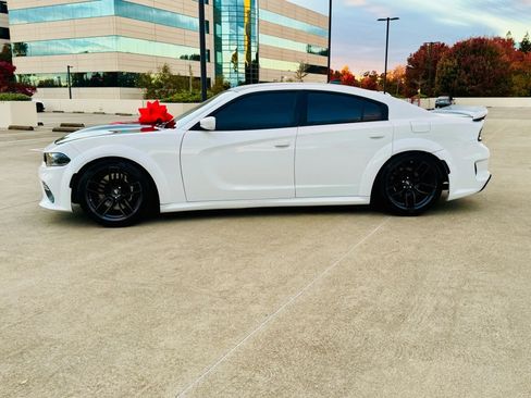 Used 2017 Dodge Charger R/T RWD image 19