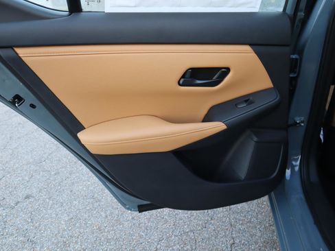 Used 2025 Nissan Sentra SV w/ SV Premium Package image 37