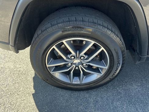 Used 2017 Jeep Grand Cherokee Limited w/ Luxury Group II image 9