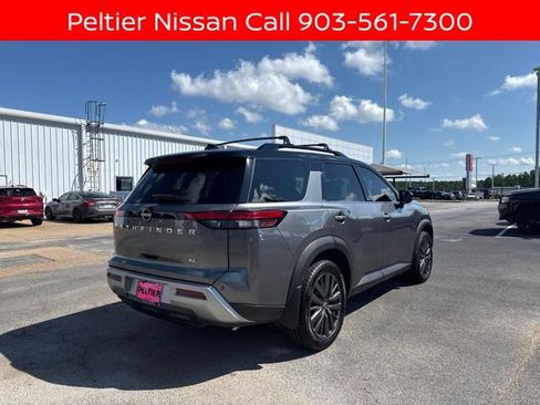 Certified 2022 Nissan Pathfinder SL w/ SL Premium Package FWD image 5