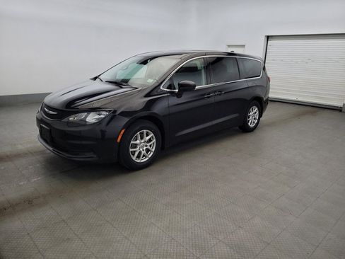 Used 2023 Chrysler Voyager LX FWD image 2