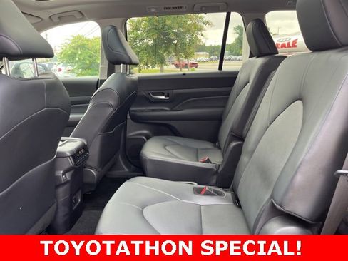 Used 2024 Toyota Grand Highlander XLE image 13